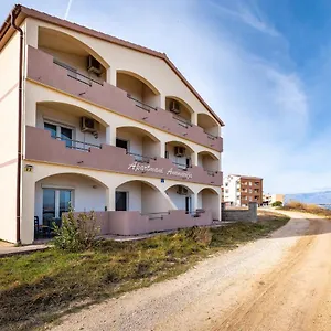 Anamarija Apartman Nin